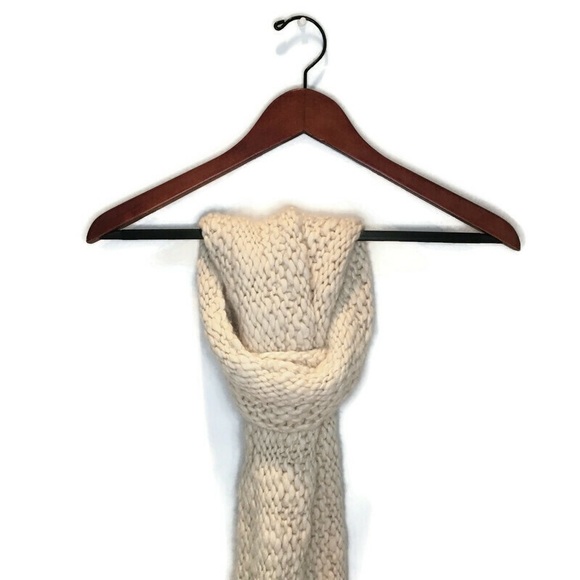 Banana Republic Chunky knit scarf (w/o tags),cream - Picture 2 of 10